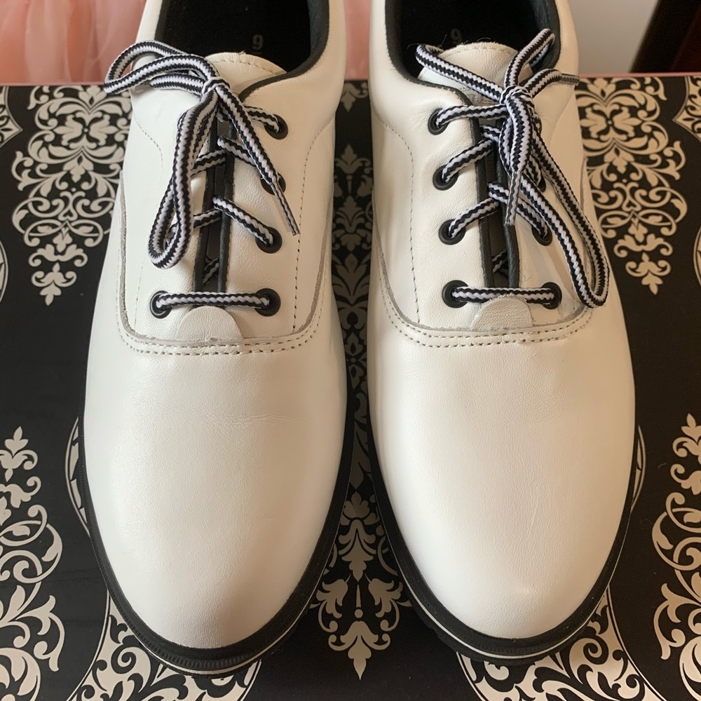 LA Gear 90’s Vintage City Heights Women’s Sneakers